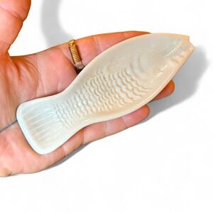 VTG Colonial Williamsburg Restoration Fish Spoon Rest Cream Ceramic Kitchen USA